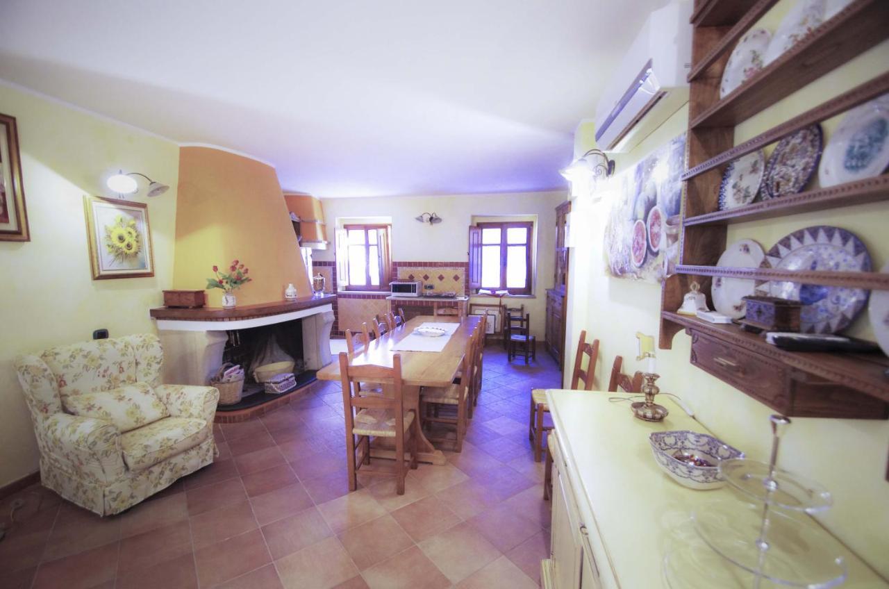 Casa De Ajala - B&B De Charme In Antica Dimora Totalmente Ristrutturata E Dotata Di Tutti I Confort Bagni Privati Spazio Living Patio Esterno Ambienti Climatizzati Degustazioni Prodotti Locali Làconi Zewnętrze zdjęcie
