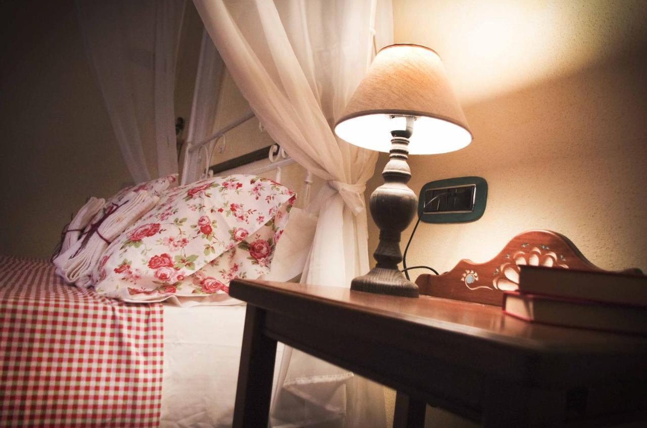 Casa De Ajala - B&B De Charme In Antica Dimora Totalmente Ristrutturata E Dotata Di Tutti I Confort Bagni Privati Spazio Living Patio Esterno Ambienti Climatizzati Degustazioni Prodotti Locali Làconi Zewnętrze zdjęcie