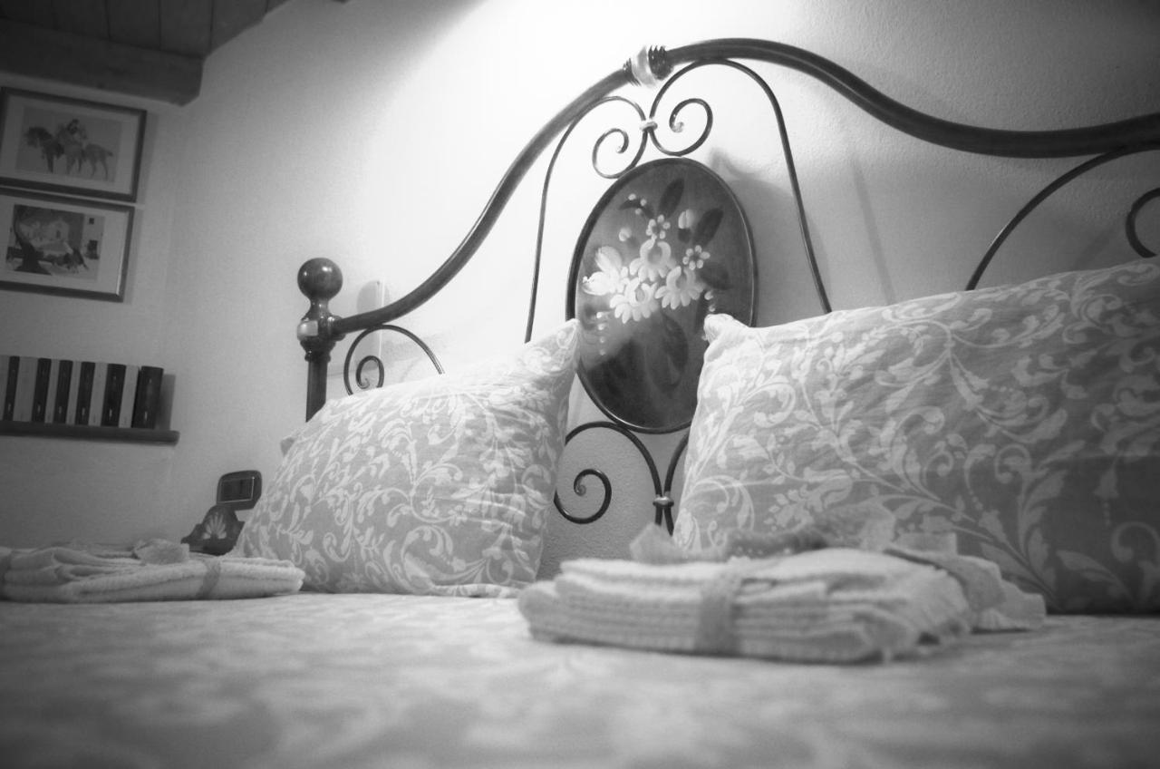 Casa De Ajala - B&B De Charme In Antica Dimora Totalmente Ristrutturata E Dotata Di Tutti I Confort Bagni Privati Spazio Living Patio Esterno Ambienti Climatizzati Degustazioni Prodotti Locali Làconi Zewnętrze zdjęcie