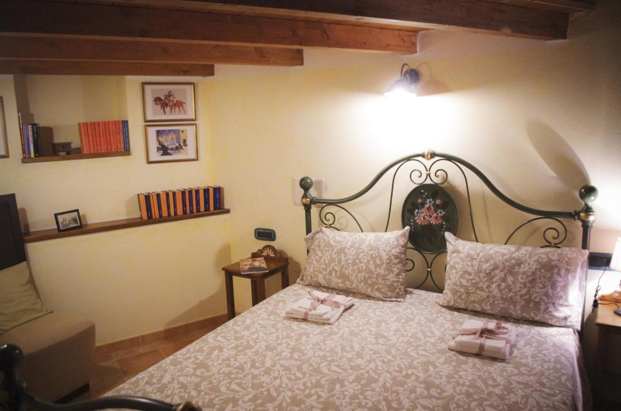 Casa De Ajala - B&B De Charme In Antica Dimora Totalmente Ristrutturata E Dotata Di Tutti I Confort Bagni Privati Spazio Living Patio Esterno Ambienti Climatizzati Degustazioni Prodotti Locali Làconi Zewnętrze zdjęcie