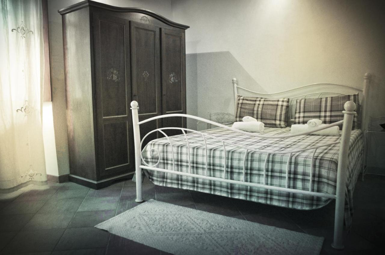 Casa De Ajala - B&B De Charme In Antica Dimora Totalmente Ristrutturata E Dotata Di Tutti I Confort Bagni Privati Spazio Living Patio Esterno Ambienti Climatizzati Degustazioni Prodotti Locali Làconi Zewnętrze zdjęcie