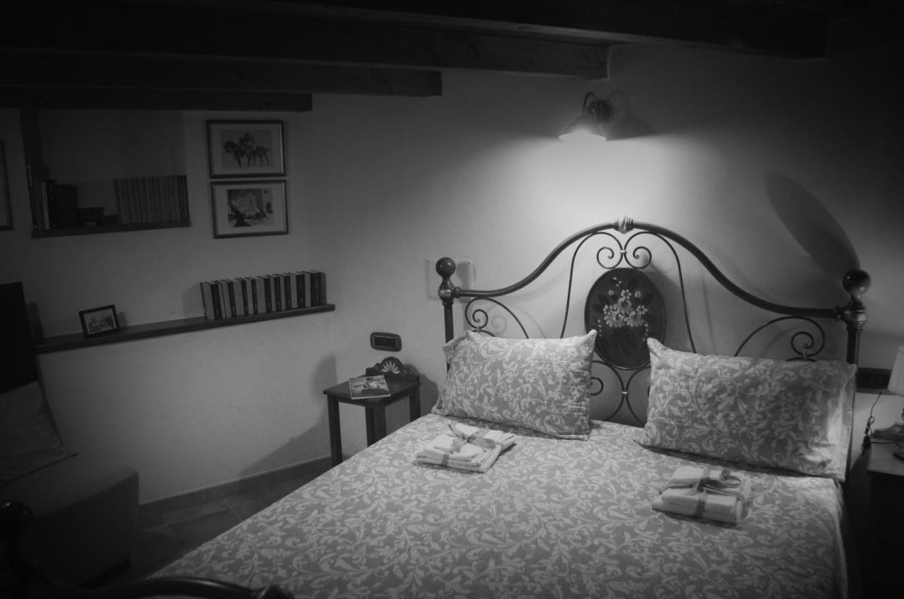 Casa De Ajala - B&B De Charme In Antica Dimora Totalmente Ristrutturata E Dotata Di Tutti I Confort Bagni Privati Spazio Living Patio Esterno Ambienti Climatizzati Degustazioni Prodotti Locali Làconi Zewnętrze zdjęcie