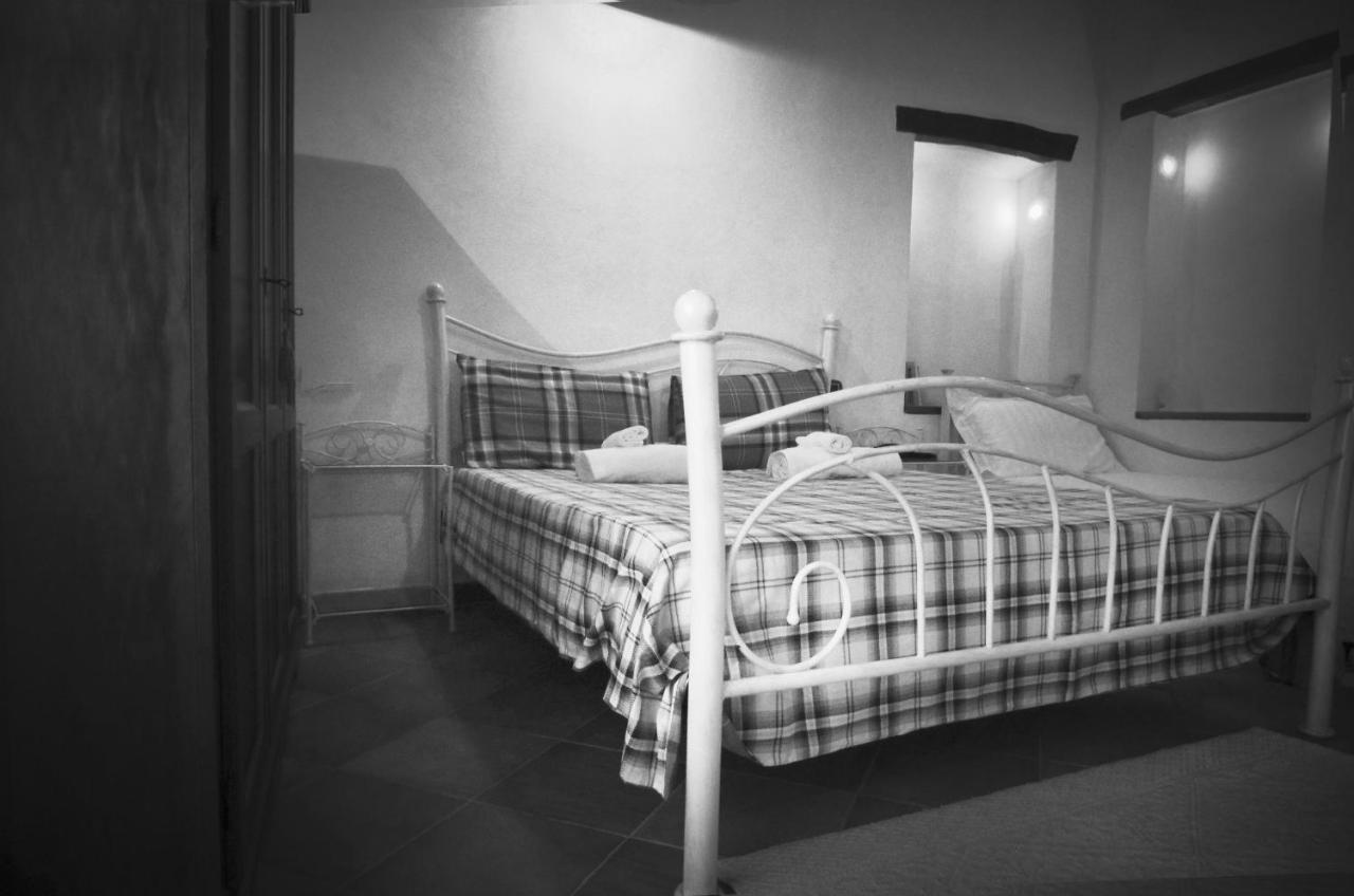 Casa De Ajala - B&B De Charme In Antica Dimora Totalmente Ristrutturata E Dotata Di Tutti I Confort Bagni Privati Spazio Living Patio Esterno Ambienti Climatizzati Degustazioni Prodotti Locali Làconi Zewnętrze zdjęcie