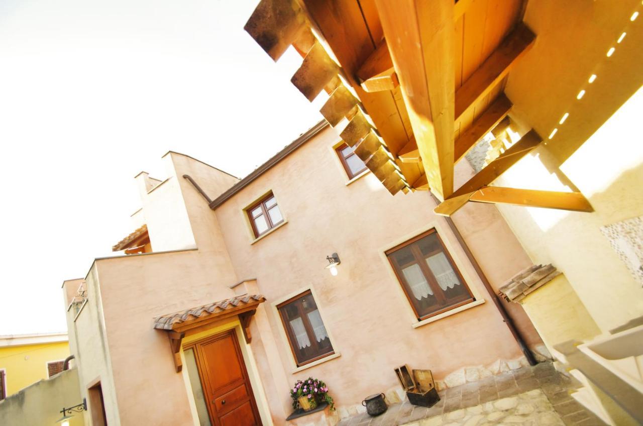 Casa De Ajala - B&B De Charme In Antica Dimora Totalmente Ristrutturata E Dotata Di Tutti I Confort Bagni Privati Spazio Living Patio Esterno Ambienti Climatizzati Degustazioni Prodotti Locali Làconi Zewnętrze zdjęcie