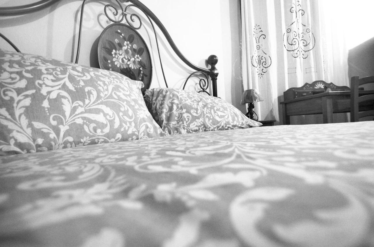 Casa De Ajala - B&B De Charme In Antica Dimora Totalmente Ristrutturata E Dotata Di Tutti I Confort Bagni Privati Spazio Living Patio Esterno Ambienti Climatizzati Degustazioni Prodotti Locali Làconi Zewnętrze zdjęcie