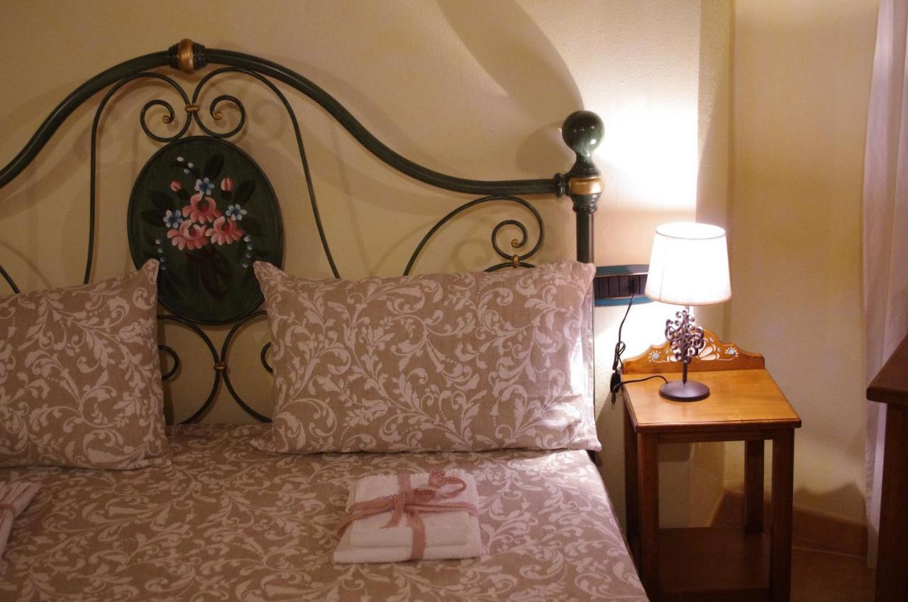 Casa De Ajala - B&B De Charme In Antica Dimora Totalmente Ristrutturata E Dotata Di Tutti I Confort Bagni Privati Spazio Living Patio Esterno Ambienti Climatizzati Degustazioni Prodotti Locali Làconi Zewnętrze zdjęcie