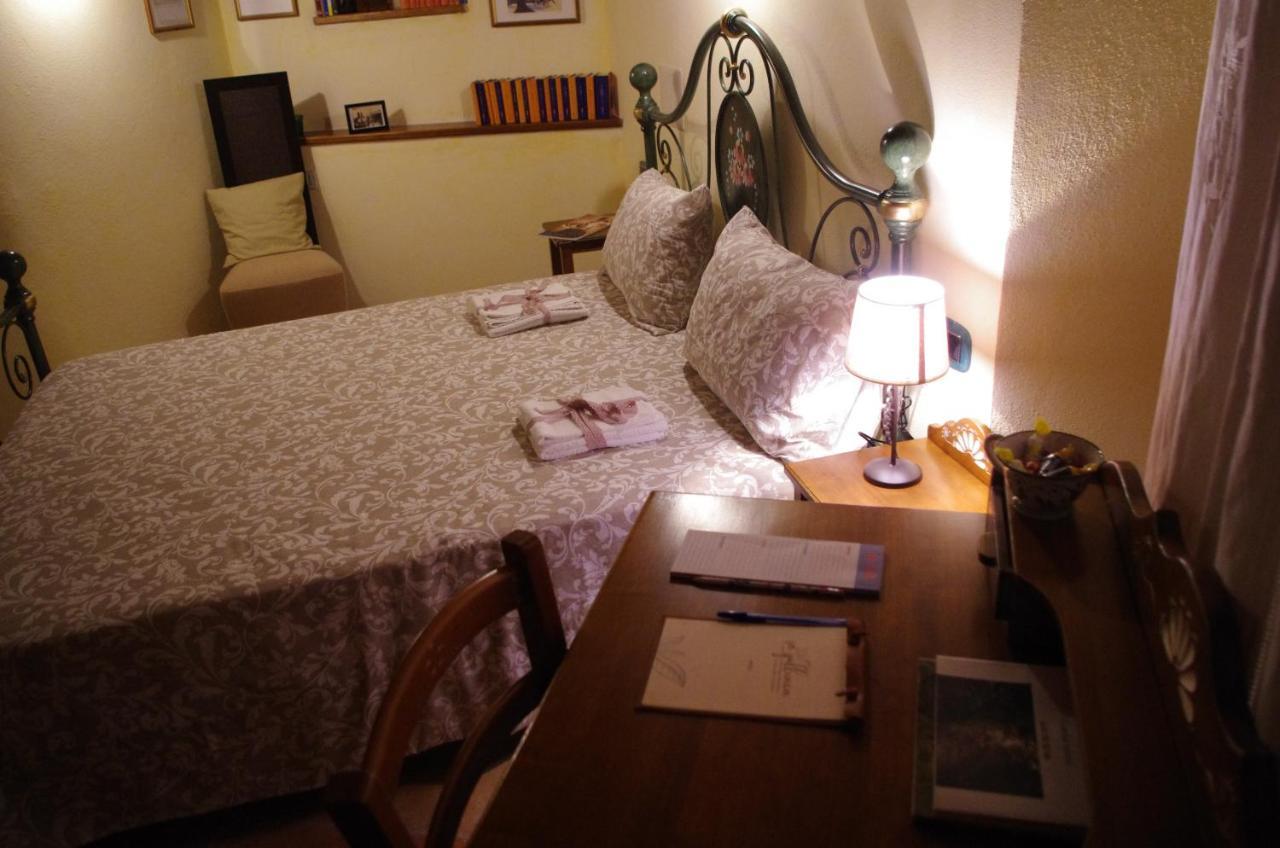 Casa De Ajala - B&B De Charme In Antica Dimora Totalmente Ristrutturata E Dotata Di Tutti I Confort Bagni Privati Spazio Living Patio Esterno Ambienti Climatizzati Degustazioni Prodotti Locali Làconi Zewnętrze zdjęcie