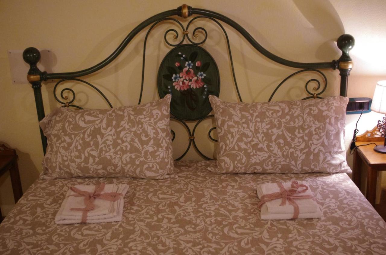 Casa De Ajala - B&B De Charme In Antica Dimora Totalmente Ristrutturata E Dotata Di Tutti I Confort Bagni Privati Spazio Living Patio Esterno Ambienti Climatizzati Degustazioni Prodotti Locali Làconi Zewnętrze zdjęcie