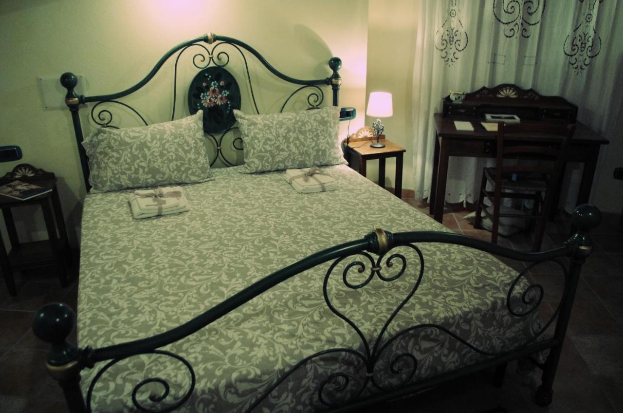 Casa De Ajala - B&B De Charme In Antica Dimora Totalmente Ristrutturata E Dotata Di Tutti I Confort Bagni Privati Spazio Living Patio Esterno Ambienti Climatizzati Degustazioni Prodotti Locali Làconi Zewnętrze zdjęcie