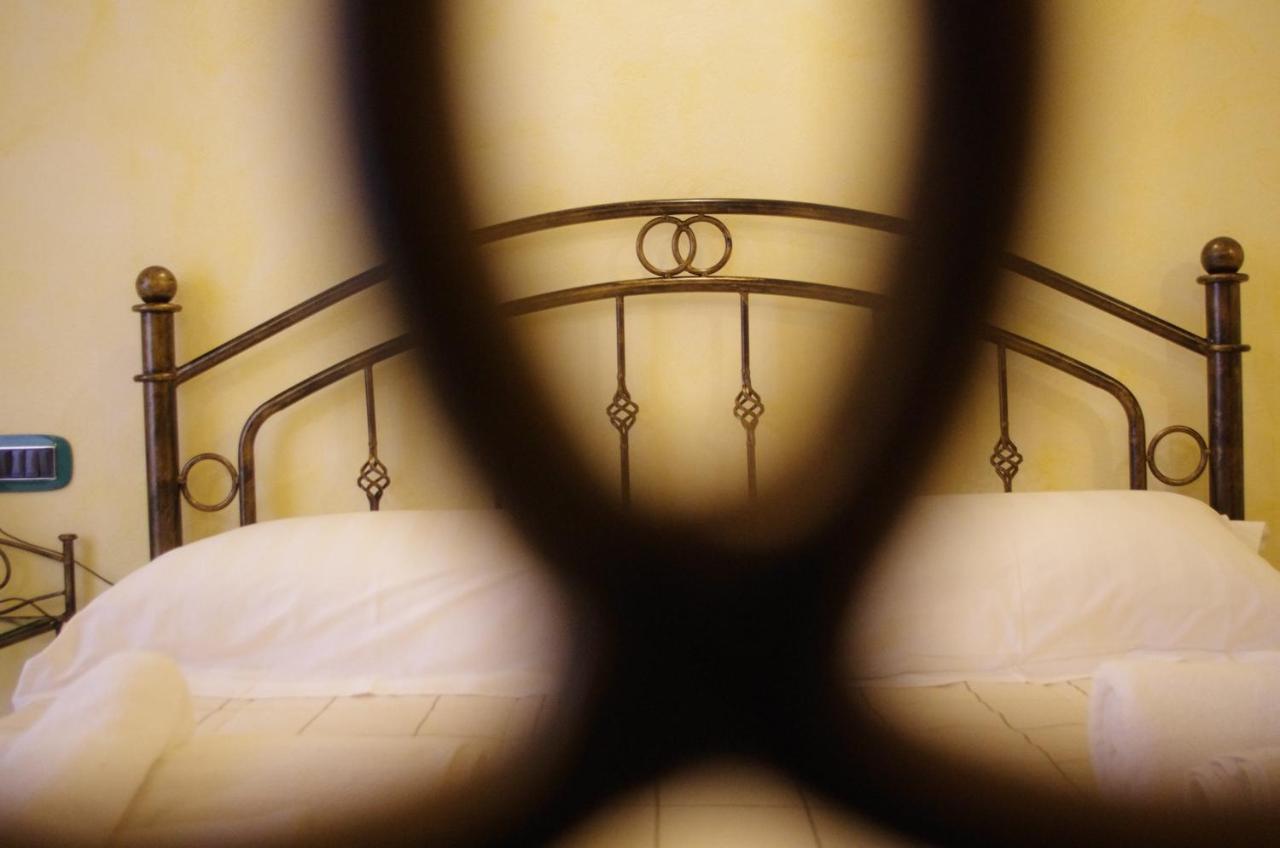Casa De Ajala - B&B De Charme In Antica Dimora Totalmente Ristrutturata E Dotata Di Tutti I Confort Bagni Privati Spazio Living Patio Esterno Ambienti Climatizzati Degustazioni Prodotti Locali Làconi Zewnętrze zdjęcie
