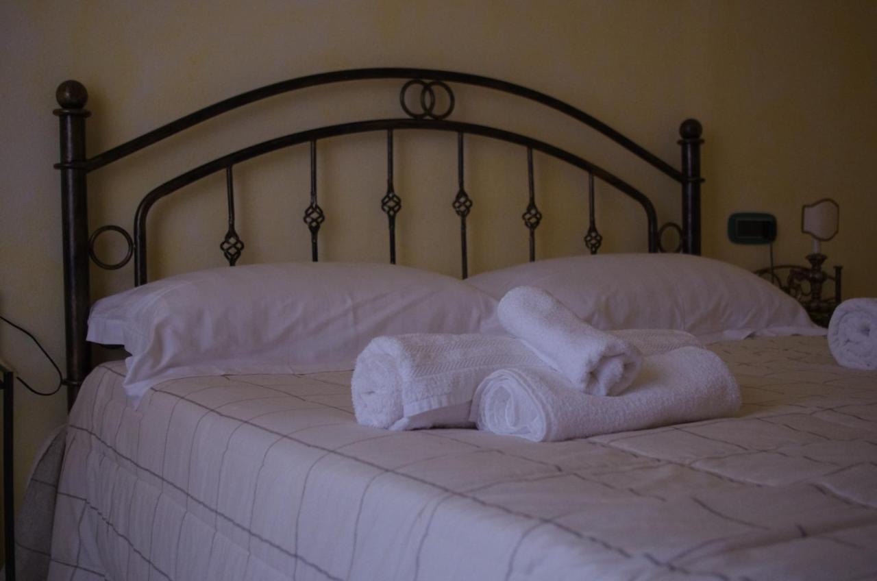 Casa De Ajala - B&B De Charme In Antica Dimora Totalmente Ristrutturata E Dotata Di Tutti I Confort Bagni Privati Spazio Living Patio Esterno Ambienti Climatizzati Degustazioni Prodotti Locali Làconi Zewnętrze zdjęcie