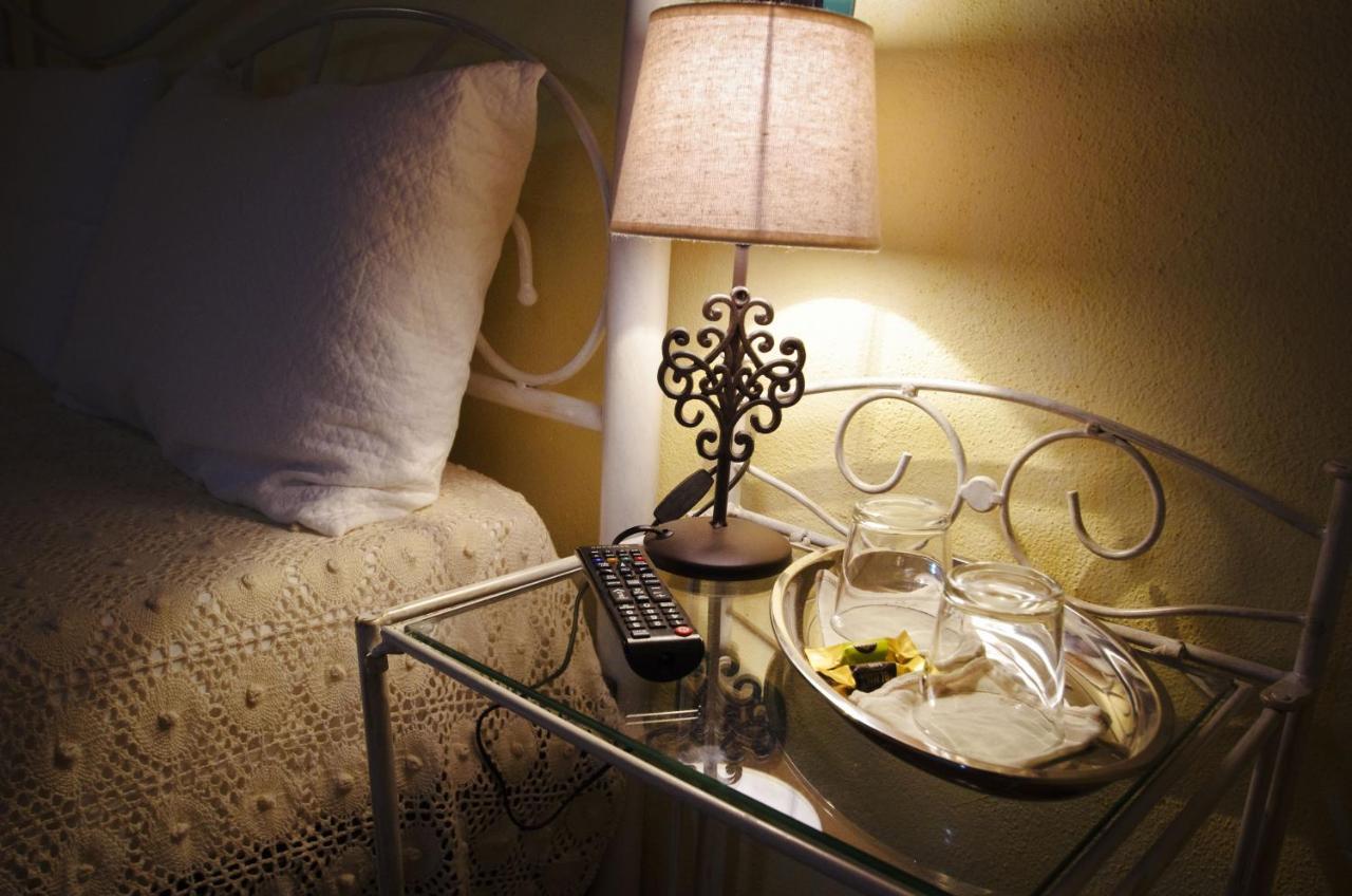 Casa De Ajala - B&B De Charme In Antica Dimora Totalmente Ristrutturata E Dotata Di Tutti I Confort Bagni Privati Spazio Living Patio Esterno Ambienti Climatizzati Degustazioni Prodotti Locali Làconi Zewnętrze zdjęcie